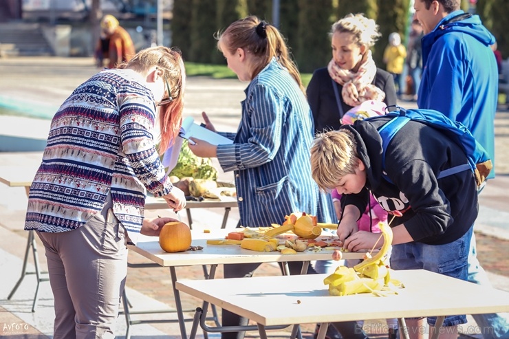 Madonas Saieta laukumā un tuvākajā apkārtnē notika tradicionālais rudens gadatirgus Madonas Saieta laukumā un tuvākajā apkārtnē notika tradicionālais rudens gadatirgus