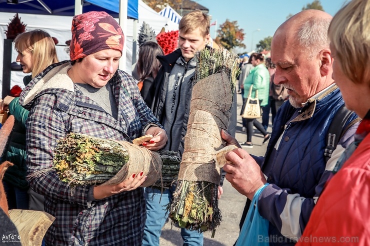 Madonas Saieta laukumā un tuvākajā apkārtnē notika tradicionālais rudens gadatirgus Madonas Saieta laukumā un tuvākajā apkārtnē notika tradicionālais rudens gadatirgus