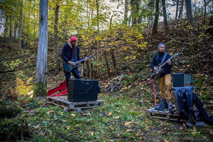 Vienkoču parkā norisinājās Uguns Nakts, kura mērķis ir vienu īso rudens dienu padarīt ilgāk gaišu, dot iespēju uzlādēt sevi ar sveču gaismu un siltumu 267644