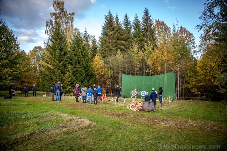 Vienkoču parkā norisinājās Uguns Nakts, kura mērķis ir vienu īso rudens dienu padarīt ilgāk gaišu, dot iespēju uzlādēt sevi ar sveču gaismu un siltumu 267646