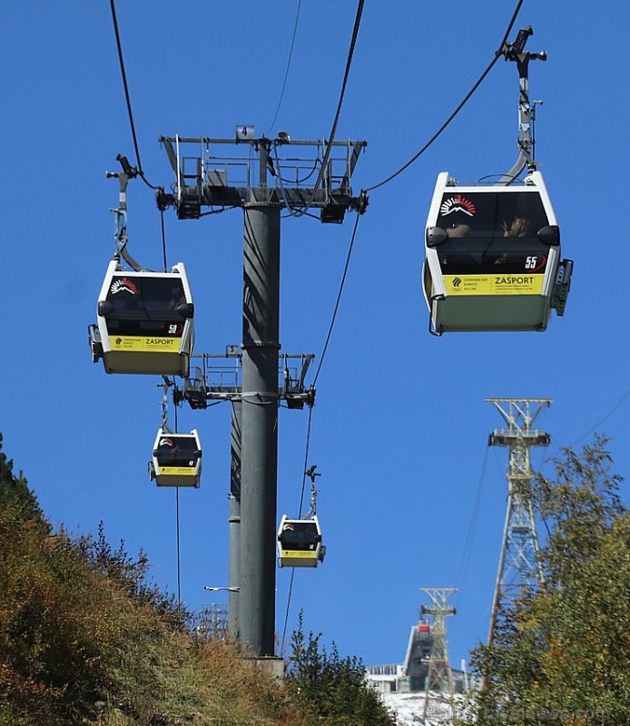 Travelnews.lv ar gaisa trošu vagoniņu uzbrauc sniegotajā Elbrusā līdz 3847 metriem. Atbalsta: Magtur 268340