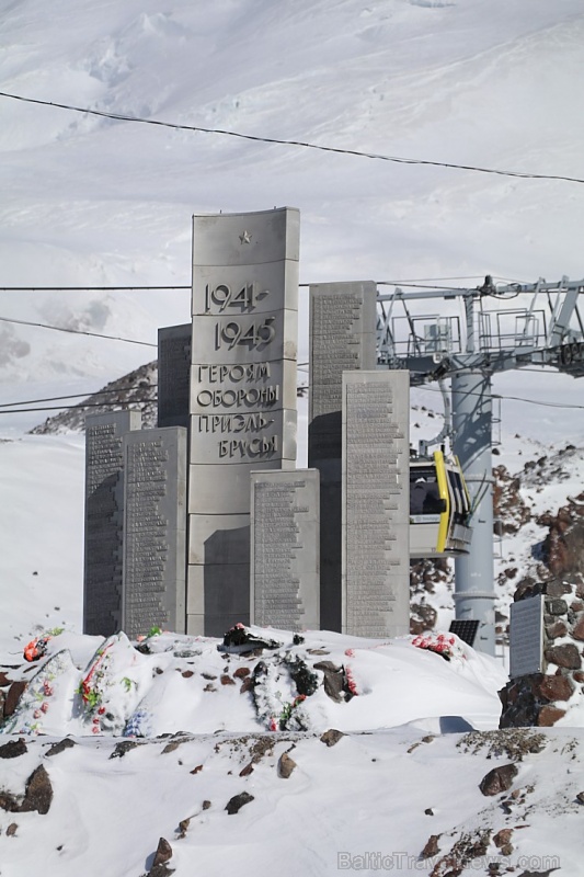 Travelnews.lv ar gaisa trošu vagoniņu uzbrauc sniegotajā Elbrusā līdz 3847 metriem. Atbalsta: Magtur Travelnews.lv ar gaisa trošu vagoniņu uzbrauc sniegotajā Elbrusā līdz 3847 metriem. Atbalsta: Magtur 268353