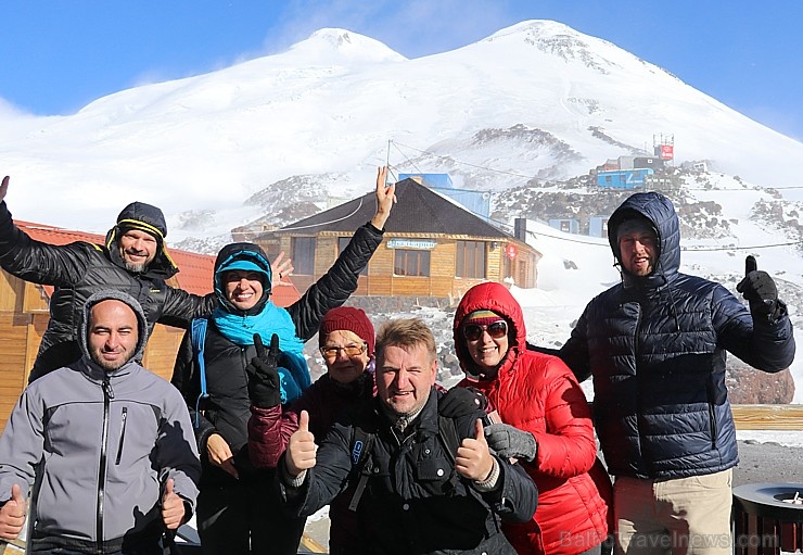 Travelnews.lv ar gaisa trošu vagoniņu uzbrauc sniegotajā Elbrusā līdz 3847 metriem. Atbalsta: Magtur Travelnews.lv ar gaisa trošu vagoniņu uzbrauc sniegotajā Elbrusā līdz 3847 metriem. Atbalsta: Magtur 268369