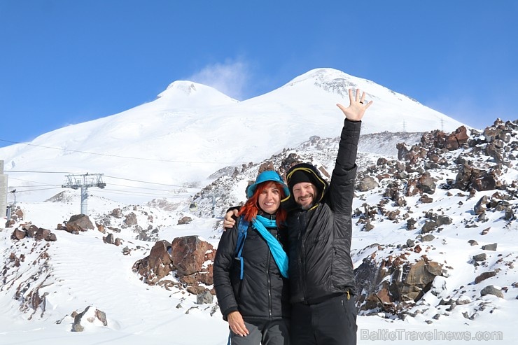 Travelnews.lv ar gaisa trošu vagoniņu uzbrauc sniegotajā Elbrusā līdz 3847 metriem. Atbalsta: Magtur Travelnews.lv ar gaisa trošu vagoniņu uzbrauc sniegotajā Elbrusā līdz 3847 metriem. Atbalsta: Magtur 268372