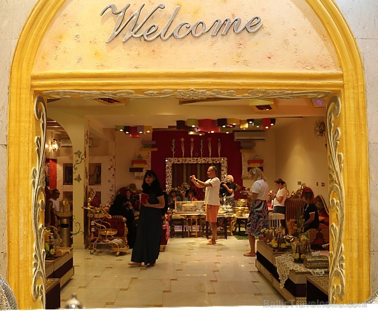 Travelnews.lv iepazīst turīgu arābu privātmāju Šārdžas emirātā. Atbalsta: VisitSharjah.com un Novatours.lv Travelnews.lv iepazīst turīgu arābu privātmāju Šārdžas emirātā. Atbalsta: VisitSharjah.com un Novatours.lv 269356