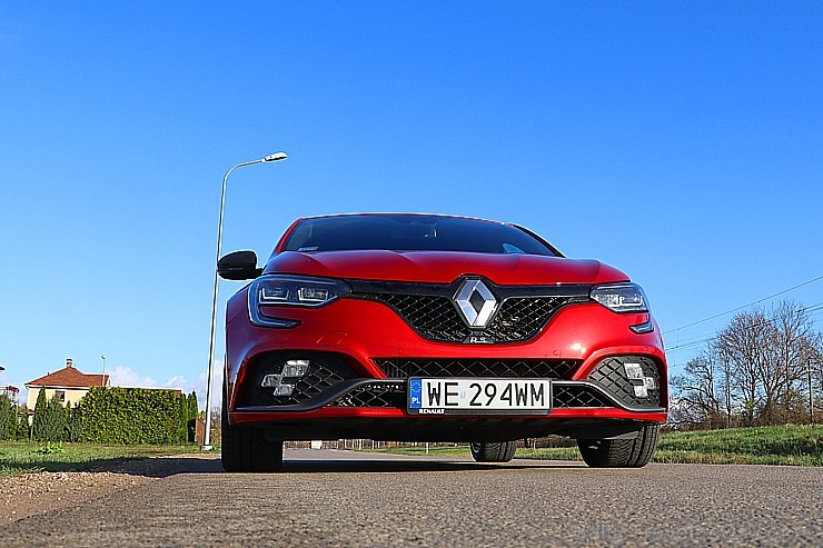 Travelnews.lv apceļo Rīgas apkārtni ar jauno un 300 zirgspēku jaudīgo «Renault Megane RS 300 Trophy» Travelnews.lv apceļo Rīgas apkārtni ar jauno un 300 zirgspēku jaudīgo «Renault Megane RS 300 Trophy» 269357