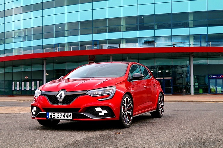 Travelnews.lv apceļo Rīgas apkārtni ar jauno un 300 zirgspēku jaudīgo «Renault Megane RS 300 Trophy» Travelnews.lv apceļo Rīgas apkārtni ar jauno un 300 zirgspēku jaudīgo «Renault Megane RS 300 Trophy» 269358