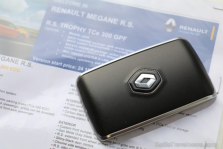 Travelnews.lv apceļo Rīgas apkārtni ar jauno un 300 zirgspēku jaudīgo «Renault Megane RS 300 Trophy» Travelnews.lv apceļo Rīgas apkārtni ar jauno un 300 zirgspēku jaudīgo «Renault Megane RS 300 Trophy» 269396