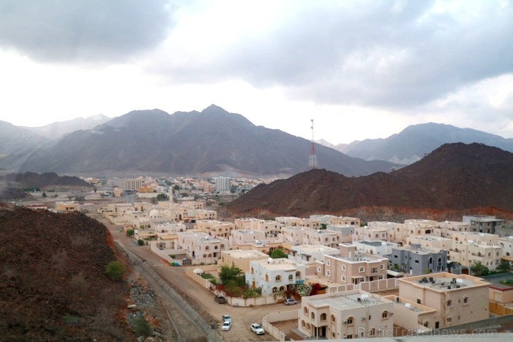 Travelnews.lv piedāvā fotomirkļus no ceļojuma autobusa loga Šārdžas emirātos. Atbalsta: VisitSharjah.com un Novatours.lv Travelnews.lv piedāvā fotomirkļus no ceļojuma autobusa loga Šārdžas emirātos. Atbalsta: VisitSharjah.com un Novatours.lv 269796