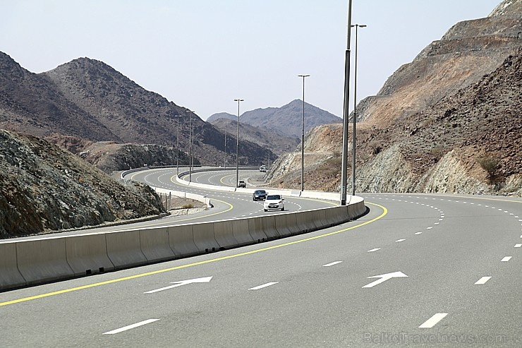 Travelnews.lv iepazīst Šārdžas emirāta lieliskos lielceļus ar 120 km/h. Atbalsta: VisitSharjah.com un Novatours.lv 270319