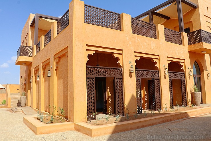 Tuksnesī apmeklējam un pusdienojam Šārdžas emirātu viesnīcā «Al Badayer Oasis», kas pieder emirāta īpašo naktsmītņu kolekcijai «Mysk Sharjah Collecti Tuksnesī apmeklējam un pusdienojam Šārdžas emirātu viesnīcā «Al Badayer Oasis», kas pieder emirāta īpašo naktsmītņu kolekcijai «Mysk Sharjah Collecti 270349