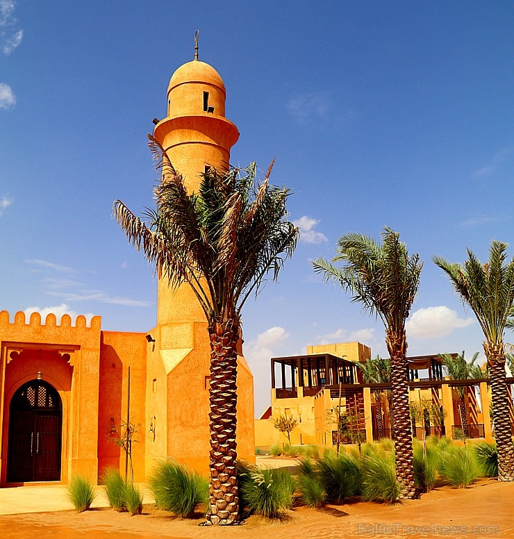 Tuksnesī apmeklējam un pusdienojam Šārdžas emirātu viesnīcā «Al Badayer Oasis», kas pieder emirāta īpašo naktsmītņu kolekcijai «Mysk Sharjah Collecti Tuksnesī apmeklējam un pusdienojam Šārdžas emirātu viesnīcā «Al Badayer Oasis», kas pieder emirāta īpašo naktsmītņu kolekcijai «Mysk Sharjah Collecti 270354