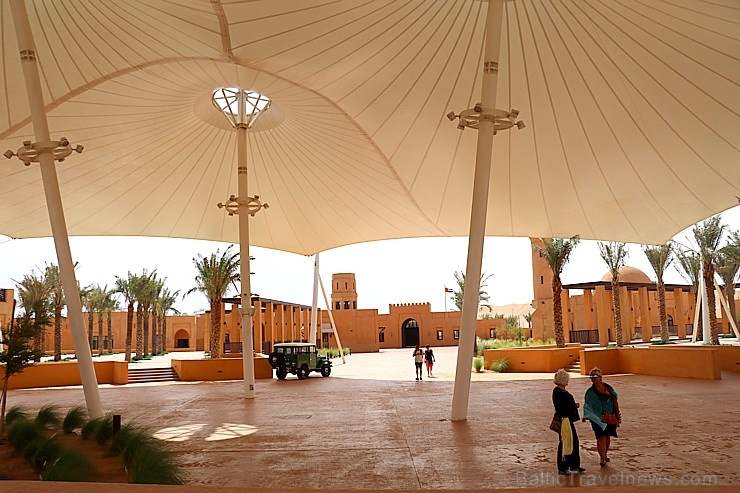 Tuksnesī apmeklējam un pusdienojam Šārdžas emirātu viesnīcā «Al Badayer Oasis», kas pieder emirāta īpašo naktsmītņu kolekcijai «Mysk Sharjah Collecti Tuksnesī apmeklējam un pusdienojam Šārdžas emirātu viesnīcā «Al Badayer Oasis», kas pieder emirāta īpašo naktsmītņu kolekcijai «Mysk Sharjah Collecti 270359