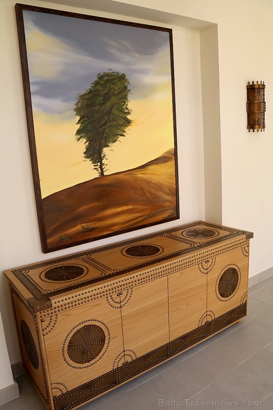 Tuksnesī apmeklējam un pusdienojam Šārdžas emirātu viesnīcā «Al Badayer Oasis», kas pieder emirāta īpašo naktsmītņu kolekcijai «Mysk Sharjah Collecti Tuksnesī apmeklējam un pusdienojam Šārdžas emirātu viesnīcā «Al Badayer Oasis», kas pieder emirāta īpašo naktsmītņu kolekcijai «Mysk Sharjah Collecti 270375