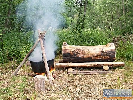 Vienkoču parkā piejamas ugunskura vietas, iespēja vizināties ar vienkoka laivu vai mērcēties lielā baļļā 14724