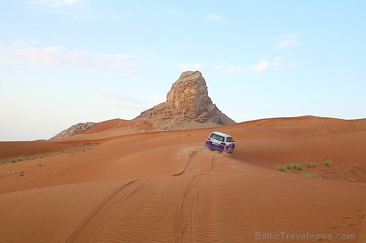 Travelnews.lv iepazīst Šārdžas emirāta tuksneša dzīvi izbraucienā ar apvidus spēkratu, Atbalsta: VisitSharjah.com un Novatours.lv Travelnews.lv iepazīst Šārdžas emirāta tuksneša dzīvi izbraucienā ar apvidus spēkratu, Atbalsta: VisitSharjah.com un Novatours.lv 270803