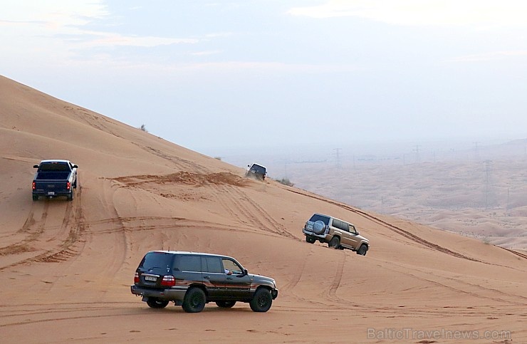 Travelnews.lv iepazīst Šārdžas emirāta tuksneša dzīvi izbraucienā ar apvidus spēkratu, Atbalsta: VisitSharjah.com un Novatours.lv Travelnews.lv iepazīst Šārdžas emirāta tuksneša dzīvi izbraucienā ar apvidus spēkratu, Atbalsta: VisitSharjah.com un Novatours.lv 270807
