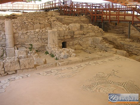 Lielā villa, kurā var redzēt mājas telpu izkārtojumu. Ir saglabājušās arī grīdu mozaikas 14754