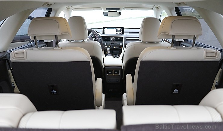 Travelnews.lv Latvijas svētku dzimšanas dienu sagaida ar jauno «Lexus RX450HL» 271460