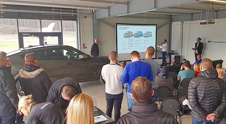 Travelnews.lv iepazīst jauno «BMW X6» sacīkšu trasē «333» un uz šosejas «BMW 118d», «BMW i3» un hibrīdmodeļus - «BMW X5» un 3.sēriju Travelnews.lv iepazīst jauno «BMW X6» sacīkšu trasē «333» un uz šosejas «BMW 118d», «BMW i3» un hibrīdmodeļus - «BMW X5» un 3.sēriju 271688