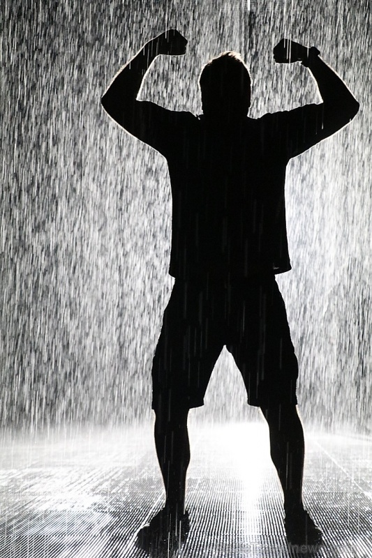 Travelnews.lv izbauda vienreizēju «Sharjah Rain Room» lietus burvību. Atbalsta: VisitSharjah.com un Novatours.lv Travelnews.lv izbauda vienreizēju «Sharjah Rain Room» lietus burvību. Atbalsta: VisitSharjah.com un Novatours.lv 272122