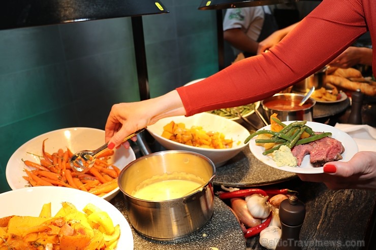 Ar grandiozu balli 28.11.2019 atklāj viesnīcu «Hilton Garden Inn Riga Old Town» Vecrīgā 272301