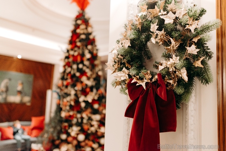 Viesnīca Grand Hotel Kempinski turpinot tradīciju pulcē rīdziniekus uz svinīgo Ziemassvētku egles iedegšanas ceremoniju Viesnīca Grand Hotel Kempinski turpinot tradīciju pulcē rīdziniekus uz svinīgo Ziemassvētku egles iedegšanas ceremoniju 272821