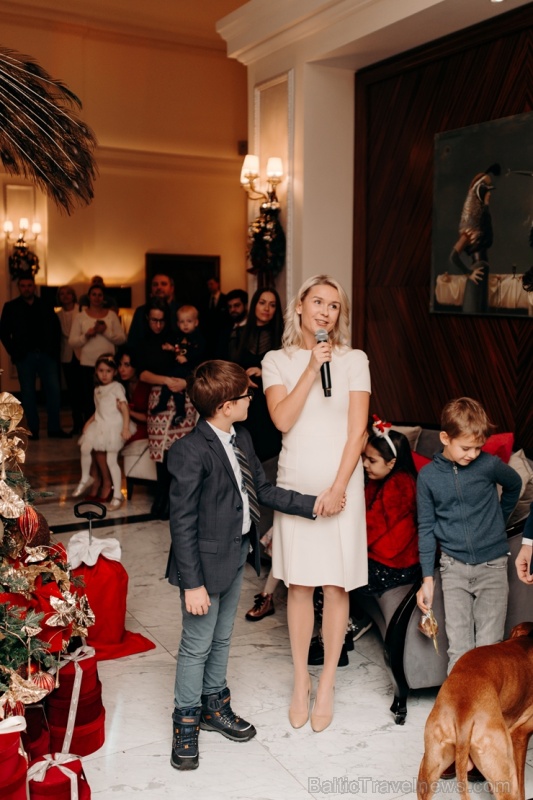 Viesnīca Grand Hotel Kempinski turpinot tradīciju pulcē rīdziniekus uz svinīgo Ziemassvētku egles iedegšanas ceremoniju Viesnīca Grand Hotel Kempinski turpinot tradīciju pulcē rīdziniekus uz svinīgo Ziemassvētku egles iedegšanas ceremoniju 272828