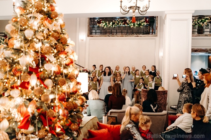 Viesnīca Grand Hotel Kempinski turpinot tradīciju pulcē rīdziniekus uz svinīgo Ziemassvētku egles iedegšanas ceremoniju Viesnīca Grand Hotel Kempinski turpinot tradīciju pulcē rīdziniekus uz svinīgo Ziemassvētku egles iedegšanas ceremoniju 272836