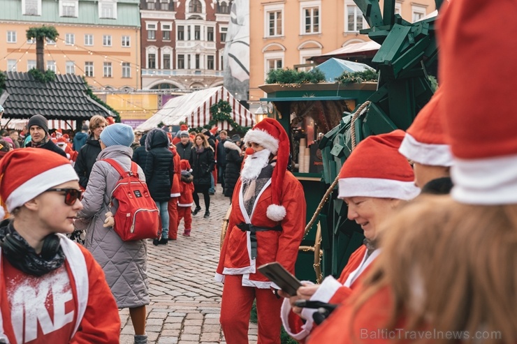 Ziemassvētku vecīšu labdarības skrējiens ir pozitīvām emocijām piepildīts pasākums, kurā ik gadu piedalās simtiem jautru dalībnieku ar mērķi palīdzēt Ziemassvētku vecīšu labdarības skrējiens ir pozitīvām emocijām piepildīts pasākums, kurā ik gadu piedalās simtiem jautru dalībnieku ar mērķi palīdzēt 273094