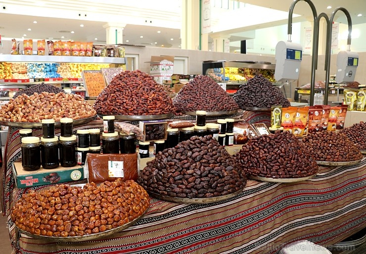 Travelnews.lv apmeklē Šārdžas augļu un dārzeņu tirgus paviljonu. Atbalsta: VisitSharjah.com un Novatours.lv Travelnews.lv apmeklē Šārdžas augļu un dārzeņu tirgus paviljonu. Atbalsta: VisitSharjah.com un Novatours.lv 273354