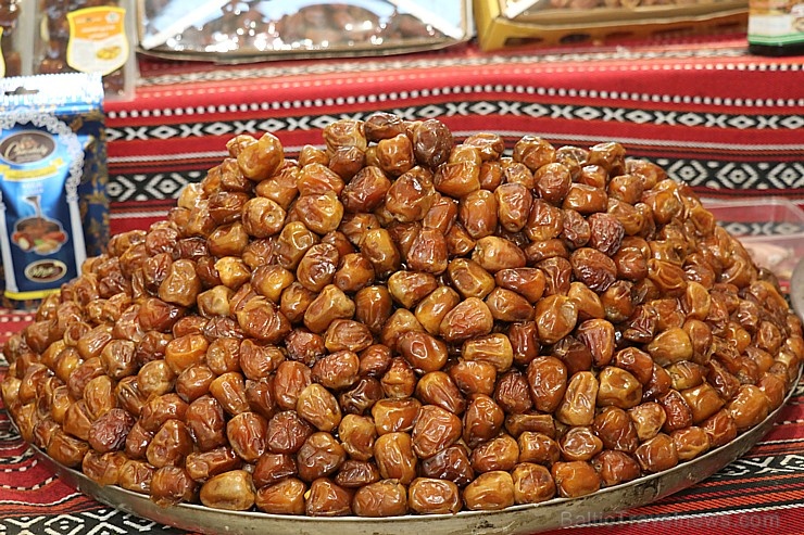 Travelnews.lv apmeklē Šārdžas augļu un dārzeņu tirgus paviljonu. Atbalsta: VisitSharjah.com un Novatours.lv Travelnews.lv apmeklē Šārdžas augļu un dārzeņu tirgus paviljonu. Atbalsta: VisitSharjah.com un Novatours.lv 273356