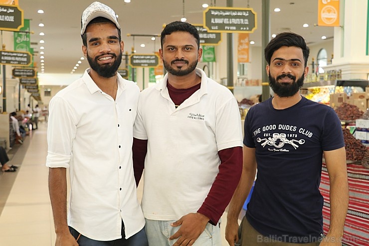 Travelnews.lv apmeklē Šārdžas augļu un dārzeņu tirgus paviljonu. Atbalsta: VisitSharjah.com un Novatours.lv Travelnews.lv apmeklē Šārdžas augļu un dārzeņu tirgus paviljonu. Atbalsta: VisitSharjah.com un Novatours.lv 273370