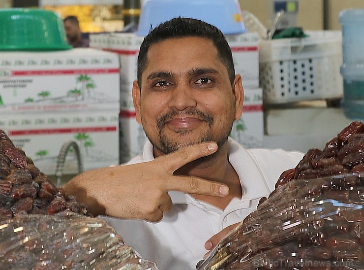Travelnews.lv apmeklē Šārdžas augļu un dārzeņu tirgus paviljonu. Atbalsta: VisitSharjah.com un Novatours.lv Travelnews.lv apmeklē Šārdžas augļu un dārzeņu tirgus paviljonu. Atbalsta: VisitSharjah.com un Novatours.lv 273372