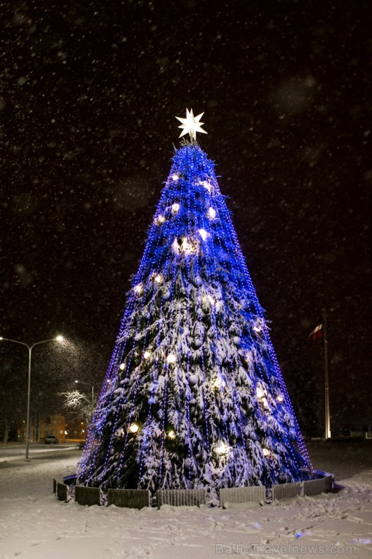 Ziemassvētku egle Alūksnē
Foto: Māris Šļivka 273869