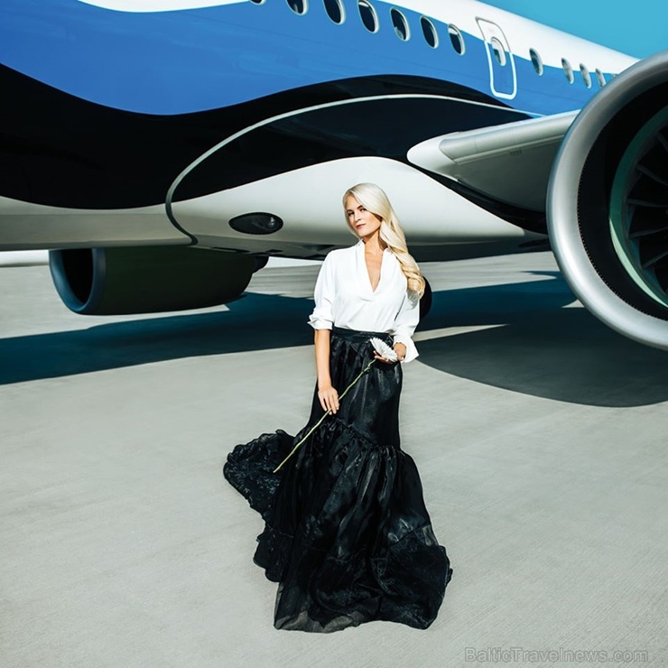 Latvijas lidsabiedrība «airBaltic» izdevusi jauno 2020. gada kalendāru, kurā 12 mēnešu un vāka fotogrāfiju modeļu tēlā iejutušās airBaltic darbinieces Latvijas lidsabiedrība «airBaltic» izdevusi jauno 2020. gada kalendāru, kurā 12 mēnešu un vāka fotogrāfiju modeļu tēlā iejutušās airBaltic darbinieces 274075