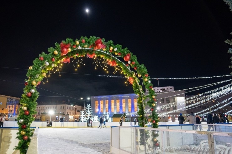 Daugavpilī izveidota brīnisķīga slidotava, kur ziemas priekus iespējams baudīt līdz pat 2020. gada 8. martam Daugavpilī izveidota brīnisķīga slidotava, kur ziemas priekus iespējams baudīt līdz pat 2020. gada 8. martam 274434