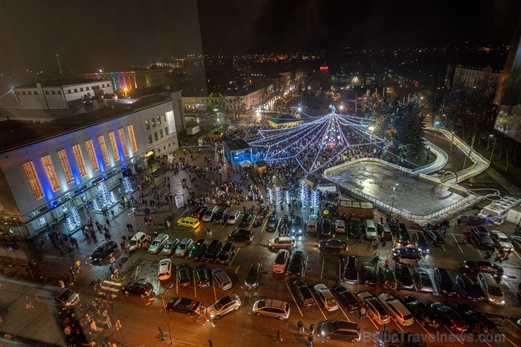 Daugavpilī izveidota brīnisķīga slidotava, kur ziemas priekus iespējams baudīt līdz pat 2020. gada 8. martam Daugavpilī izveidota brīnisķīga slidotava, kur ziemas priekus iespējams baudīt līdz pat 2020. gada 8. martam 274436