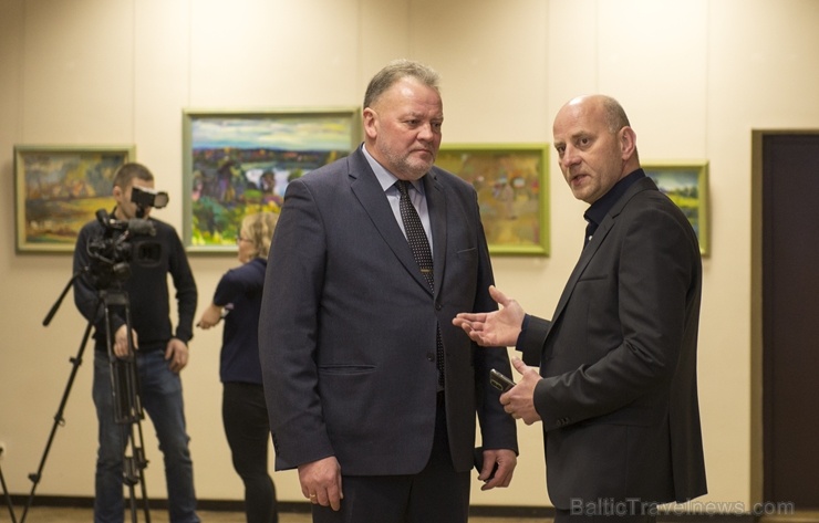Travelnews.lv apmeklē Viestura Kairiša mākslas filmas «Pilsēta pie upes» pirmizrādi Krāslavā Foto: Inga Pudnika Travelnews.lv apmeklē Viestura Kairiša mākslas filmas «Pilsēta pie upes» pirmizrādi Krāslavā Foto: Inga Pudnika 274651