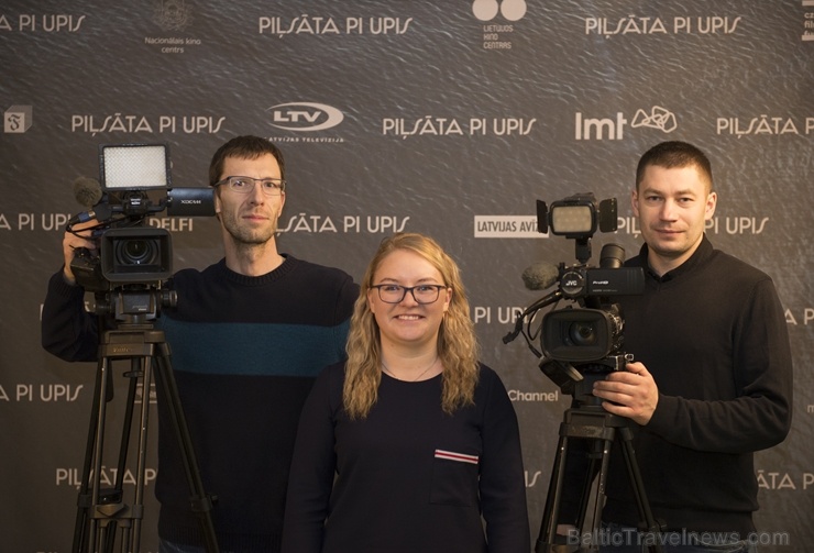 Travelnews.lv apmeklē Viestura Kairiša mākslas filmas «Pilsēta pie upes» pirmizrādi Krāslavā Foto: Inga Pudnika Travelnews.lv apmeklē Viestura Kairiša mākslas filmas «Pilsēta pie upes» pirmizrādi Krāslavā Foto: Inga Pudnika 274668