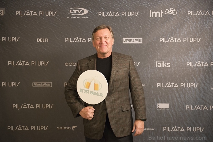 Travelnews.lv apmeklē Viestura Kairiša mākslas filmas «Pilsēta pie upes» pirmizrādi Krāslavā Foto: Inga Pudnika Travelnews.lv apmeklē Viestura Kairiša mākslas filmas «Pilsēta pie upes» pirmizrādi Krāslavā Foto: Inga Pudnika 274670