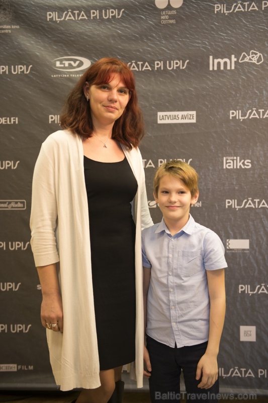 Travelnews.lv apmeklē Viestura Kairiša mākslas filmas «Pilsēta pie upes» pirmizrādi Krāslavā Foto: Inga Pudnika Travelnews.lv apmeklē Viestura Kairiša mākslas filmas «Pilsēta pie upes» pirmizrādi Krāslavā Foto: Inga Pudnika 274675