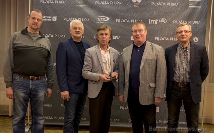Travelnews.lv apmeklē Viestura Kairiša mākslas filmas «Pilsēta pie upes» pirmizrādi Krāslavā Foto: Inga Pudnika Travelnews.lv apmeklē Viestura Kairiša mākslas filmas «Pilsēta pie upes» pirmizrādi Krāslavā Foto: Inga Pudnika 274678
