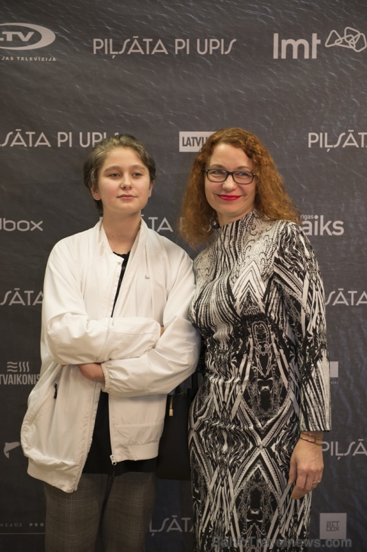 Travelnews.lv apmeklē Viestura Kairiša mākslas filmas «Pilsēta pie upes» pirmizrādi Krāslavā Foto: Inga Pudnika Travelnews.lv apmeklē Viestura Kairiša mākslas filmas «Pilsēta pie upes» pirmizrādi Krāslavā Foto: Inga Pudnika 274679