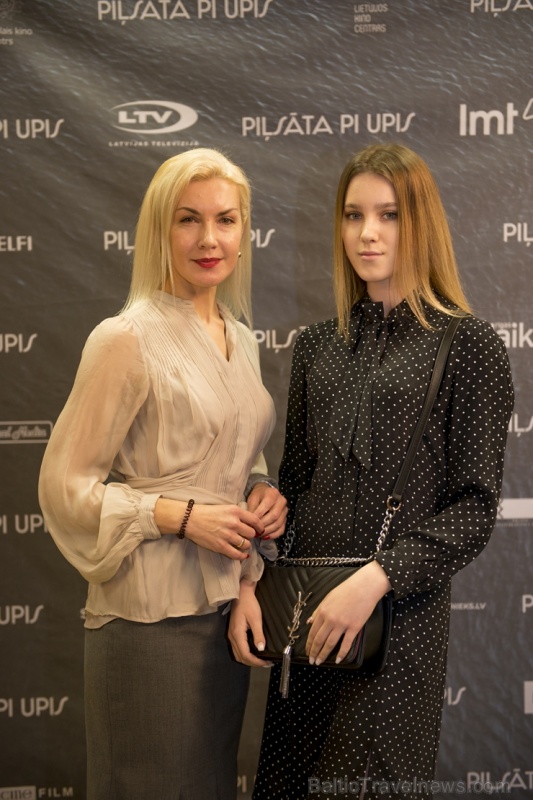 Travelnews.lv apmeklē Viestura Kairiša mākslas filmas «Pilsēta pie upes» pirmizrādi Krāslavā Foto: Inga Pudnika Travelnews.lv apmeklē Viestura Kairiša mākslas filmas «Pilsēta pie upes» pirmizrādi Krāslavā Foto: Inga Pudnika 274680