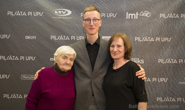 Travelnews.lv apmeklē Viestura Kairiša mākslas filmas «Pilsēta pie upes» pirmizrādi Krāslavā Foto: Inga Pudnika Travelnews.lv apmeklē Viestura Kairiša mākslas filmas «Pilsēta pie upes» pirmizrādi Krāslavā Foto: Inga Pudnika 274688