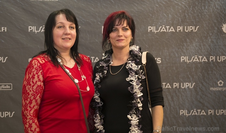 Travelnews.lv apmeklē Viestura Kairiša mākslas filmas «Pilsēta pie upes» pirmizrādi Krāslavā Foto: Inga Pudnika Travelnews.lv apmeklē Viestura Kairiša mākslas filmas «Pilsēta pie upes» pirmizrādi Krāslavā Foto: Inga Pudnika 274689