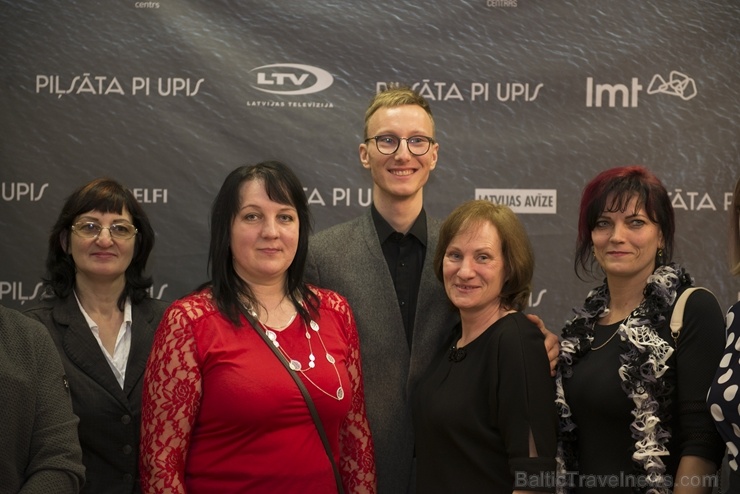 Travelnews.lv apmeklē Viestura Kairiša mākslas filmas «Pilsēta pie upes» pirmizrādi Krāslavā Foto: Inga Pudnika Travelnews.lv apmeklē Viestura Kairiša mākslas filmas «Pilsēta pie upes» pirmizrādi Krāslavā Foto: Inga Pudnika 274691