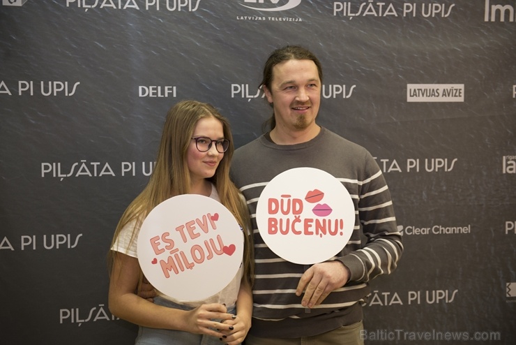 Travelnews.lv apmeklē Viestura Kairiša mākslas filmas «Pilsēta pie upes» pirmizrādi Krāslavā Foto: Inga Pudnika Travelnews.lv apmeklē Viestura Kairiša mākslas filmas «Pilsēta pie upes» pirmizrādi Krāslavā Foto: Inga Pudnika 274693