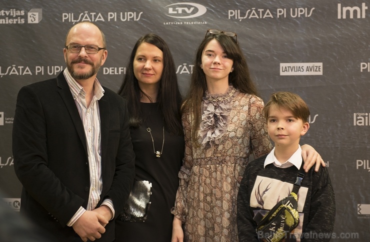 Travelnews.lv apmeklē Viestura Kairiša mākslas filmas «Pilsēta pie upes» pirmizrādi Krāslavā Foto: Inga Pudnika Travelnews.lv apmeklē Viestura Kairiša mākslas filmas «Pilsēta pie upes» pirmizrādi Krāslavā Foto: Inga Pudnika 274697